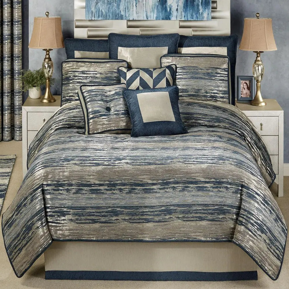 Damask Medallion Oversized Luxury Bedding Rich Black Taupe Silver Gray Wheat Almond 4 Piece Comforter Set Queen Comforter, 2 St