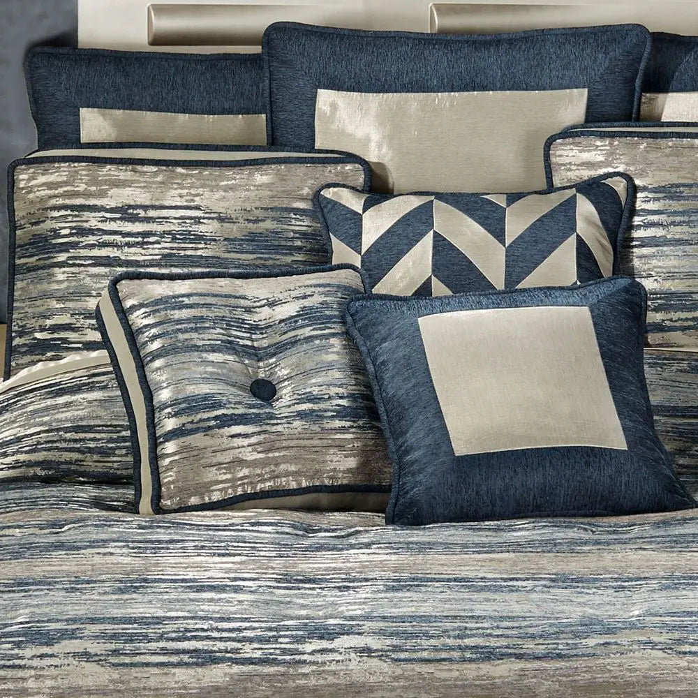 Damask Medallion Oversized Luxury Bedding Rich Black Taupe Silver Gray Wheat Almond 4 Piece Comforter Set Queen Comforter, 2 St